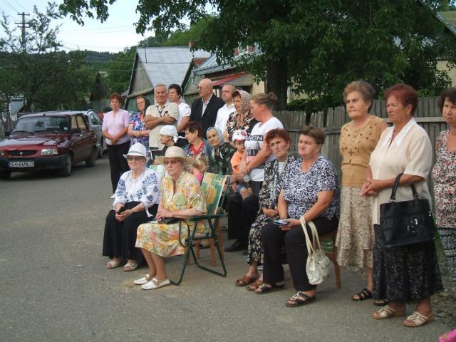 Aproape 80 de persoane au participat la comemorarea a 120 de ani de la naşterea prof. Orest Bucevschi, la Păltinoasa
