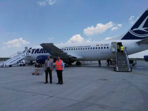 Pasagerii au fost întâmpinaţi de vicepreşedintele CJ Suceava Viorel Seredenciuc și de directorul aeroportului, Ioan Măriuța