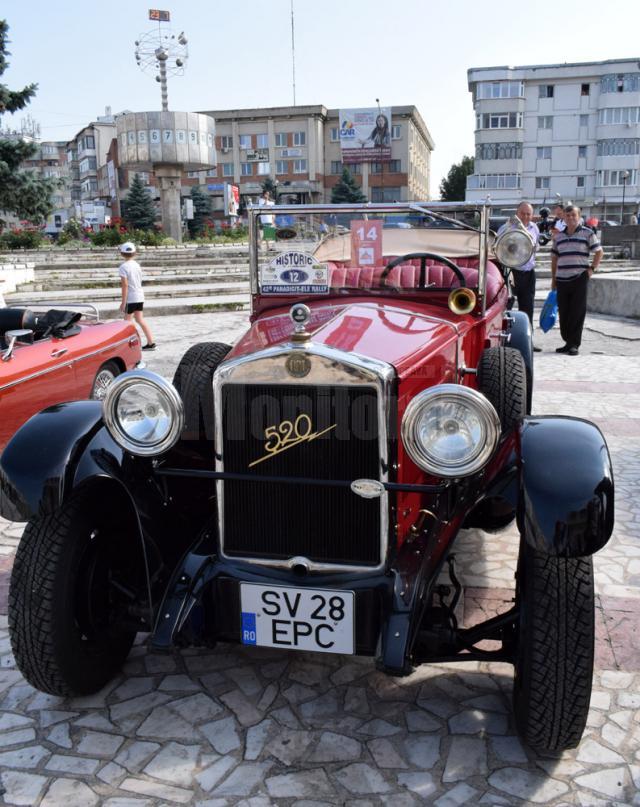Cea mai veche mașină expusă - Fiatul 520 Torpedo, fabricat în 1928, care aparţine fălticeneanului Iulian Todirică
