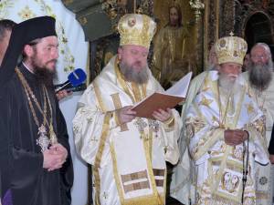 În faţa credincioşilor a fost citit Actul Patriarhal de Confirmare a noului Episcop-vicar, Damaschin Dorneanu