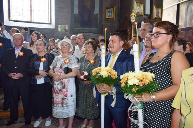 Naşii cuplurilor, tinerii Bogdan şi Oana Costîn, una din ultimele perechi de tineri căsătorite la Primăria Fălticeni în luna iulie