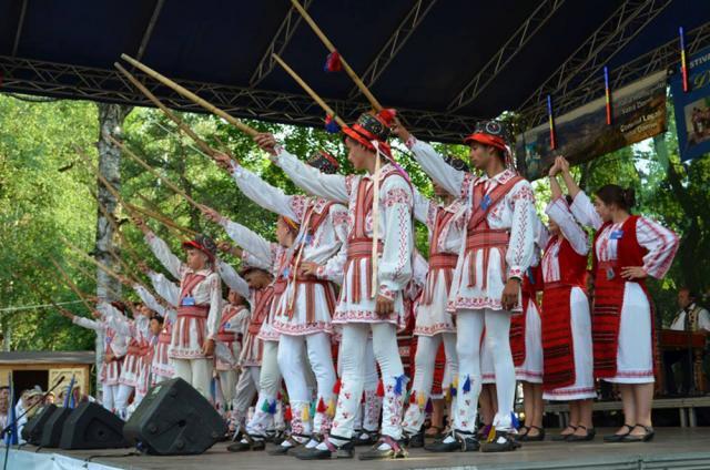 Festivalul naţional pentru copii şi tineret „Dorna, plai de joc şi cântec”, inclus în Consiliul Internaţional de Organizare a Festivalurilor Folclorice