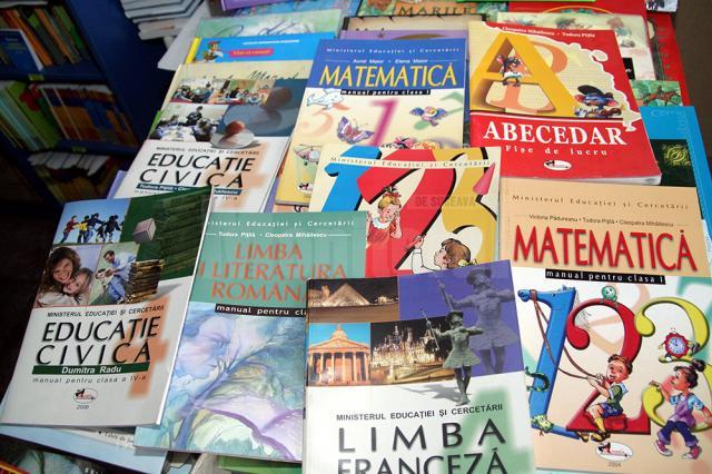 Şapte manuale noi la clasa a V-a, printre care religie şi sport, nu şi matematică şi limba română