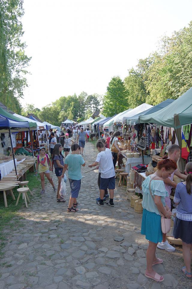 „Bucovina găzduieşte România”, la cea de-a XXII-a ediţie a Târgului Meşterilor Populari