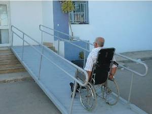 Persoanele cu handicap vor beneficia de indemnizaţii majorate  Sursa: news bihor