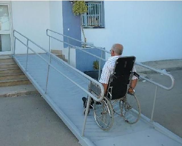 Persoanele cu handicap vor beneficia de indemnizaţii majorate  Sursa: news bihor