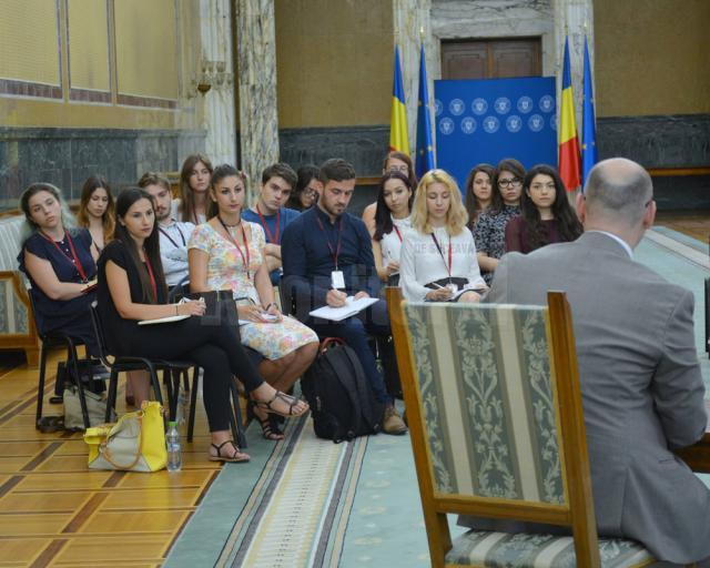 Două tinere din judeţ sunt stagiare în Guvernul României