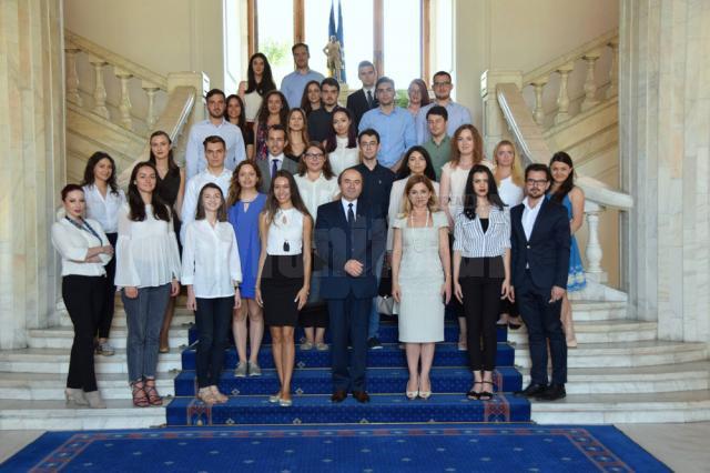 Două tinere din judeţ sunt stagiare în Guvernul României