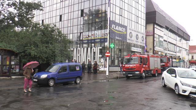 Incendiu izbucnit luni dimineaţă la Magazinul General din Rădăuţi