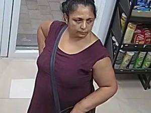 Femeie suspectă de furtul unui pachet Orange din benzinărie