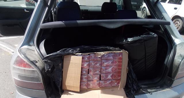 Tigarile  de contrabandă au fost descoperite de poliţişti în interiorul autoturismului oprit în trafic
