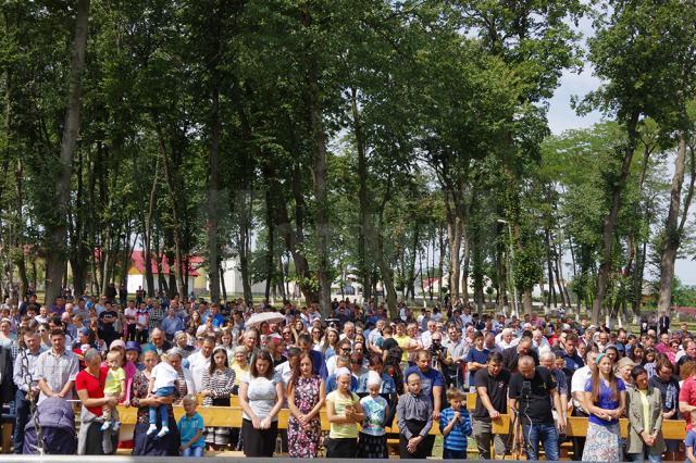 Parcul din Dumbrăveni s-a umplut de oameni