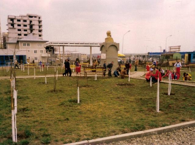 Parcul Școlii "Ion Creangă' Suceava, spaţiu pe care ar urma să apară și noua grădiniță