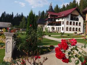 Mănăstirea „Acoperământul Maicii Domnului” de la Secrieș – Moldovița