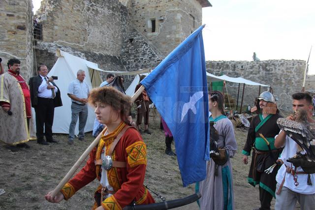 Cel mai mare festival medieval din România, deschis oficial, cu salve de tun şi binecuvântarea lui Ştefan cel Mare