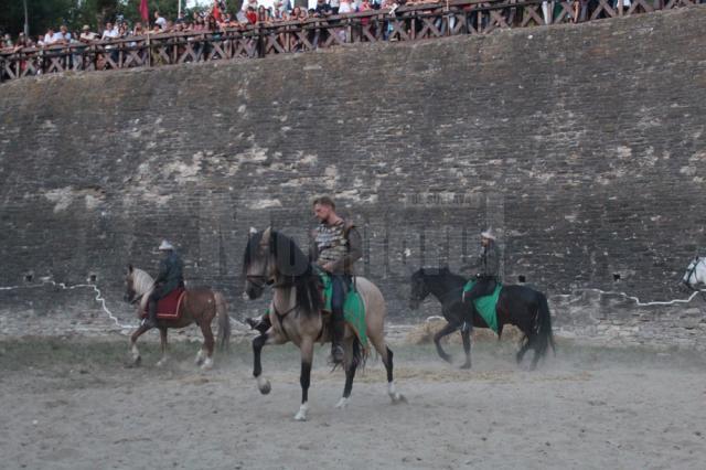 Cascadoriile cu cai, frumoasele surprize ale Festivalului Medieval de la Suceava