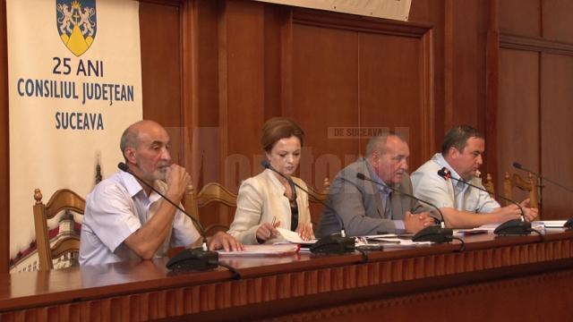 Directorul DSVSA Suceava, prefectul de Suceava, vicepreşedintele CJ și adjunctul ISU