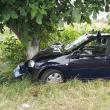 Preotul de 77 de ani a pierdut controlul mașinii și a intrat in coliziune cu doi copaci de pe marginea drumului