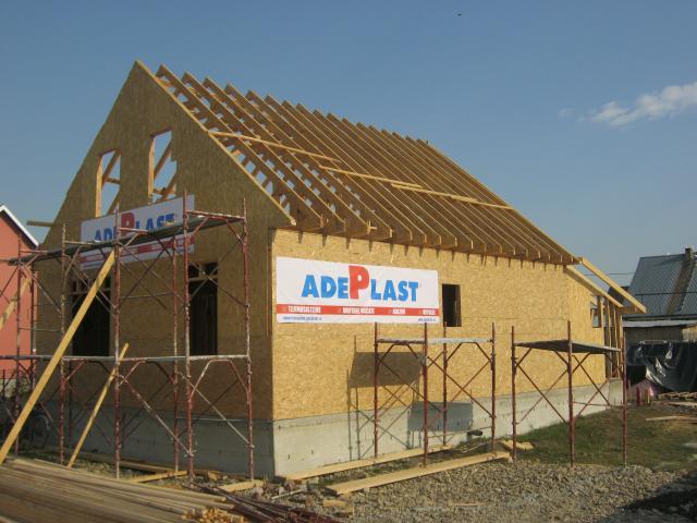 AdePlast şi asociaţiile “Habitat pentru Umanitate” Rădăuţi şi “Bunul Samaritean” construiesc 15 case pentru familii nevoiaşe