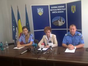 Prefectul de Suceava, Mirela Adomnicăi, a anunţat joi, în conferinţă de presă, faptul că în comuna Şcheia a fost instaurată timp de 30 de zile „Zona specială de siguranţă publică”
