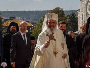 † DANIEL Patriarhul Bisericii Ortodoxe Române Sursa foto: DOXOLOGIA