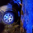 Maşina în care erau cei doi tineri din Putna a fost distrusă în totalitate, în urma impactului lateral cu copacul