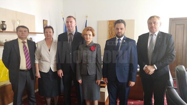 Ambasadorul Ucrainei s-a întâlnit cu prefectul Mirela Adomnicăi