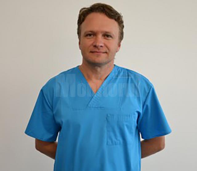 Dr. Sorin Mihai Petraşuc şi-a rupt piciorul la intrarea în sala de operaţie