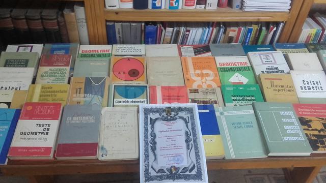 Sute de culegeri din biblioteca regretatului profesor de matematică Vasile Tofan, donate Casei Corpului Didactic