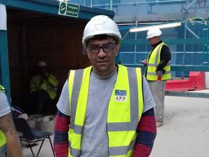 Vasile este de nouă ani în Leeds (Anglia) și este muncitor în construcţii