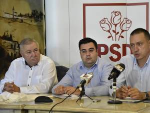 Preşedintele PSD Suceava, senatorul Ioan Stan, ministrul Transporturilor, Alexandru Răzvan Cuc, şi ministrul Economiei, Mihai Fifor