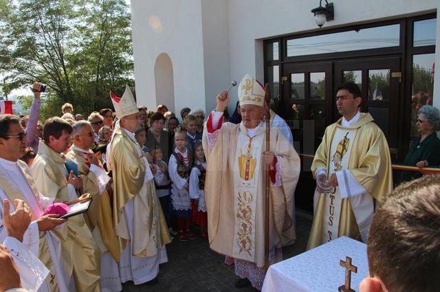 Cardinalul Kazimierz Nycz a sfinţit biserica din Moara