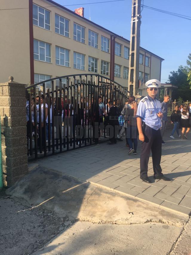 Poliţiştii au asigurat ordinea la festivităţile de deschidere a anului şcolar