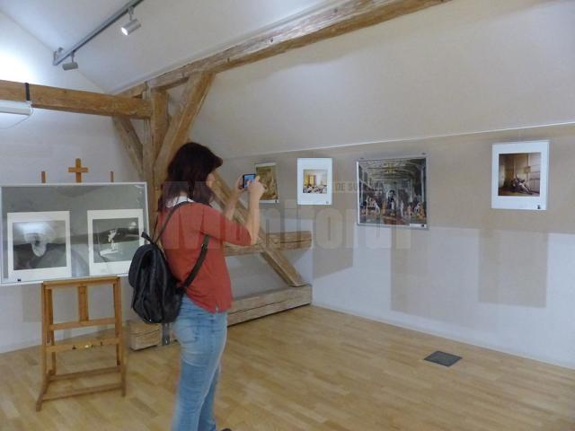 Cunoscutul fotograf german Oliver Mark expune pentru prima dată în România, la Muzeul de Istorie Suceava