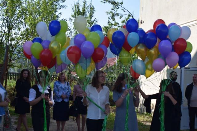 Burse pentru 40 de elevi ai Liceului Tehnologic „Vasile Cocea” Moldoviţa, pentru performanţă şcolară şi activitate extraşcolară