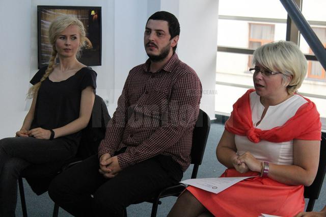 Carmen Veronica Steiciuc, împreună cu regizorul Tudor Lucanu și scenograful Irina Moscu