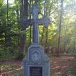 Crucea comemorativă ridicată de societatea „Arboroasa” din Cernăuţi
