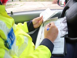 Poliţiştii au întocmit dosare penale pe numele şoferilor