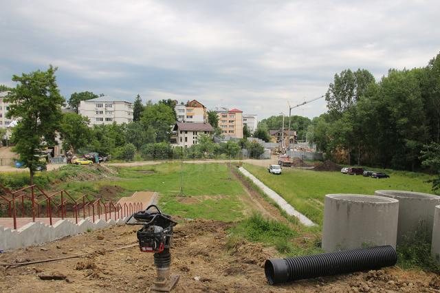 Tiroliană, teren de tenis şi ansambluri pentru picnic, adăugate la proiectul zonei de agrement a Sucevei