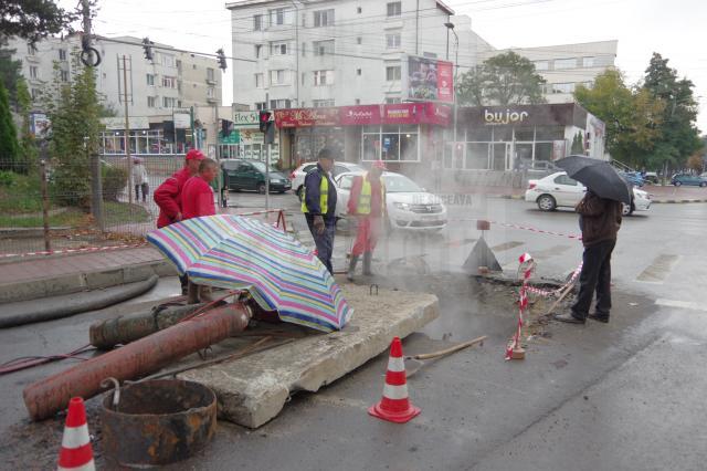 Apa caldă revine mai repede în cartierele afectate de avaria din George Enescu