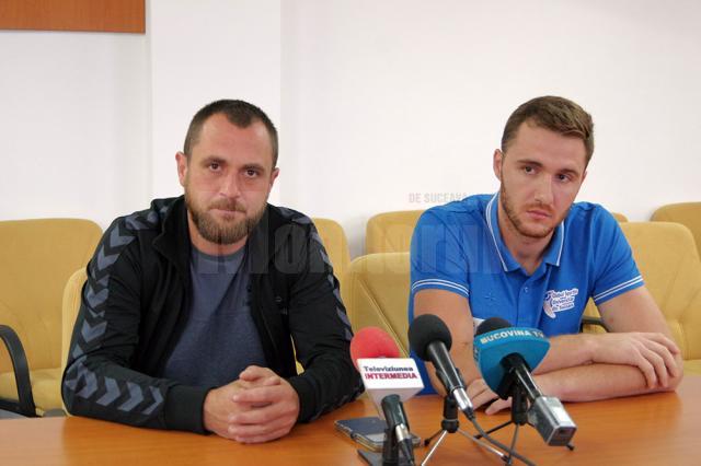 Antrenorul Adrian Chiruț și portarul universitarilor, Cristian Tcaciuc