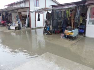 chioscuri bazar inundatii