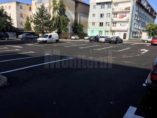 În zona străzii Florilor din Burdujeni a fost amenajată o nouă parcare pentru 74 de maşini