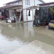 Mai multe chioşcuri din bazar au fost inundate