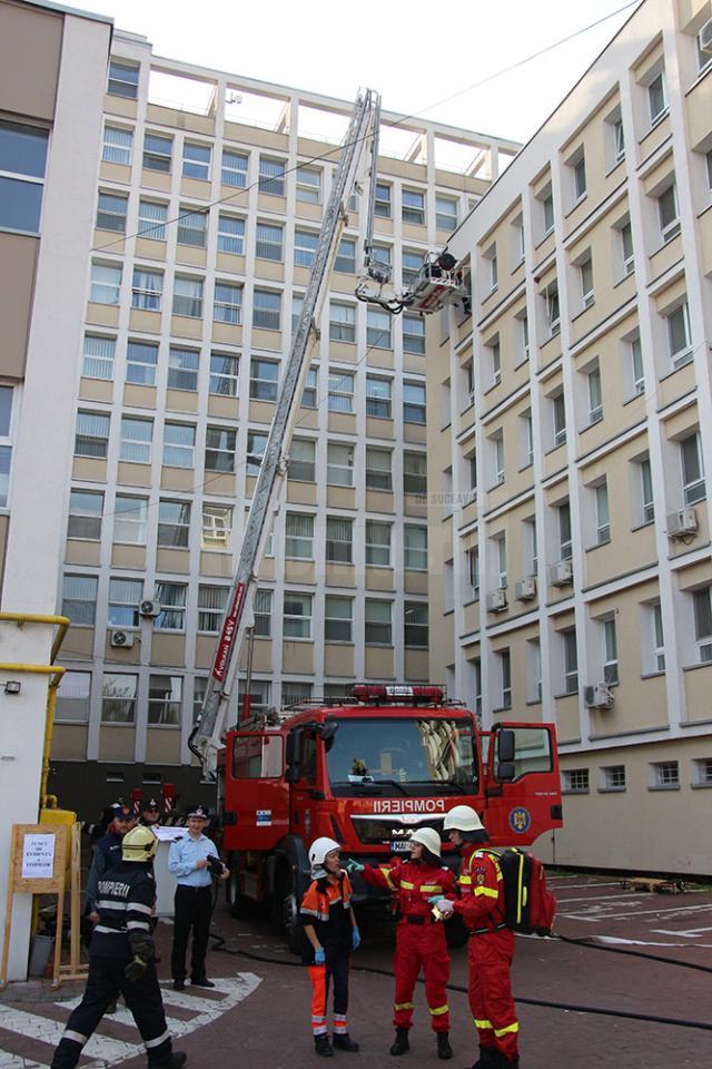 Mare desfăşurare de forţe pentru simularea unui cutremur urmat de incendiu, la Spitalul Judeţean