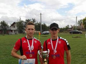 Doi fraţi din Frasin, medaliaţi cu bronz în Campionatul Naţional de Oină