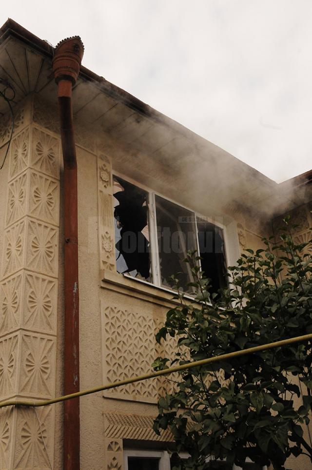 Un incendiu a făcut pagube la o locuinţă din cartierul Iţcani