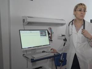 Dr. Ana Miron urmăreşte criza de epilepsie a bebeluşului în vârstă de doar 7 zile, la Centrul de Epilepsie al Spitalului de Urgență