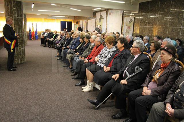Primarul Ion Lungu le-a mulţumit "Cuplurilor de Aur" pentru implicarea lor în viata comunităţii