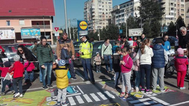 Curs de educaţie rutieră în parcările din judeţ ale unui important hipermarket